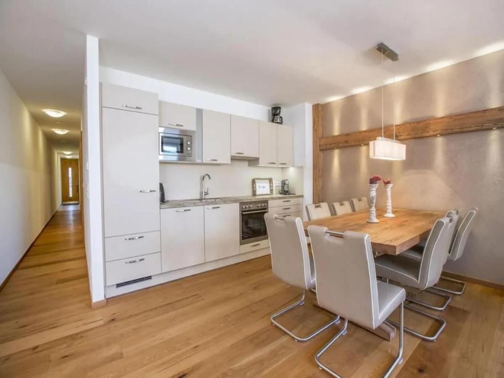 Bright Apartment with Garden for 8 - 3
