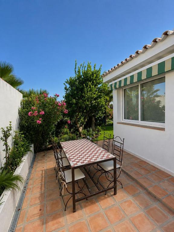 Private villa in Marbella, beach and pool - 3