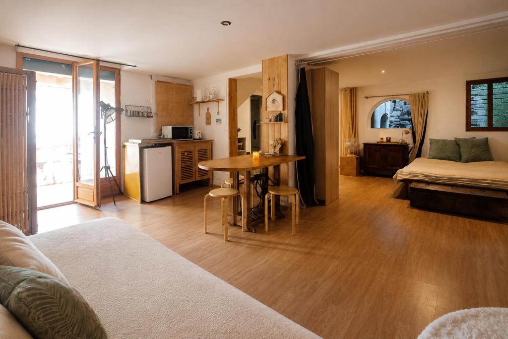 Joïa -Patio Grand Studio 38 m carré au cœur de Marseillan - 2