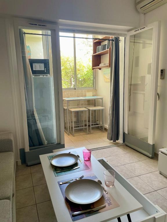 Studio climatisé en bord de mer et Plage privée - 5