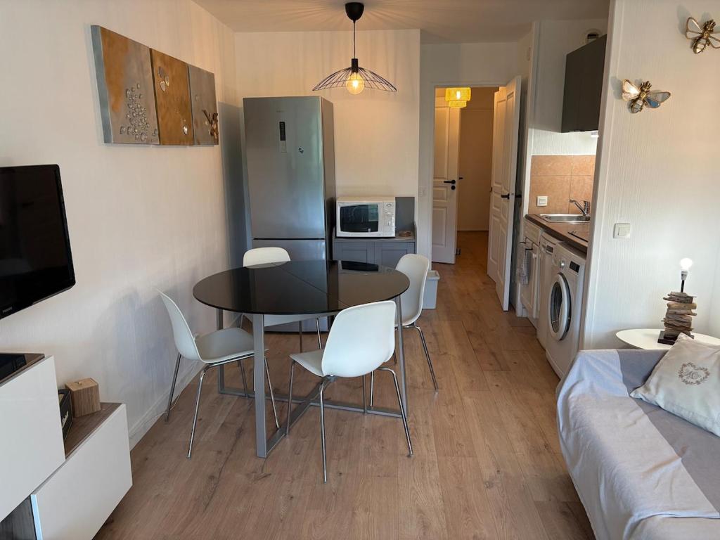 T2 Ground floor, 4 beds, pool, sea access - 3