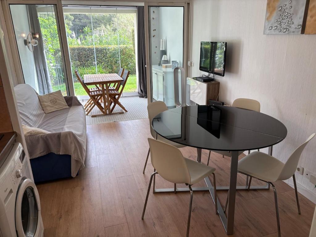 T2 Ground floor, 4 beds, pool, sea access - 4