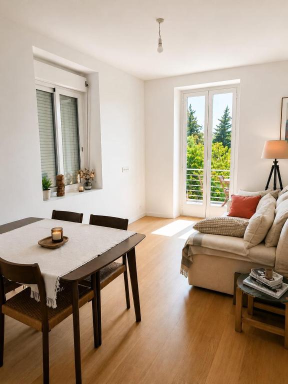 Charming 1-bedroom apartment with small terrace, fully equipped - 1