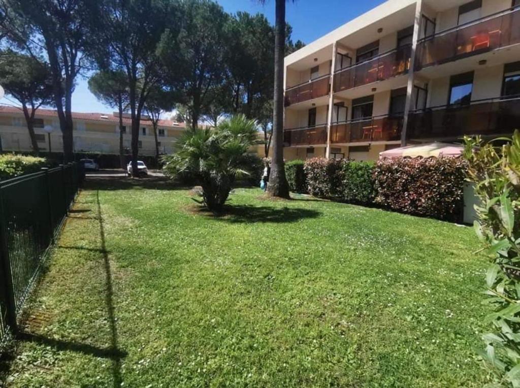Charmant Studio dans résidence de vacances avec Piscine , Parking privé, Climatisé, 4 couchages, Mandelieu la Napoule près de Cannes ! - 5