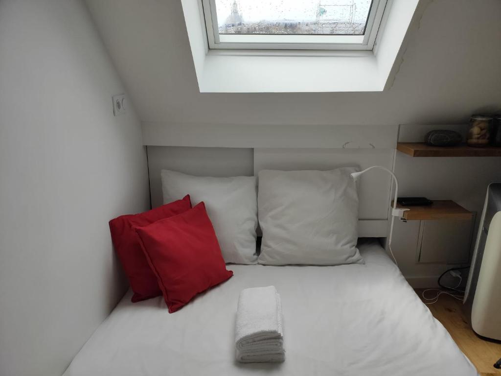 Vue sur Paris sur la Place Maubert Joli studio tout équipé neuf calme clair Climatisation Ascenseur - 2