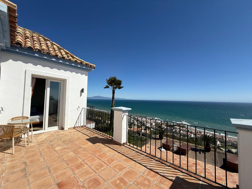Private pool, sea views, near beach - 5