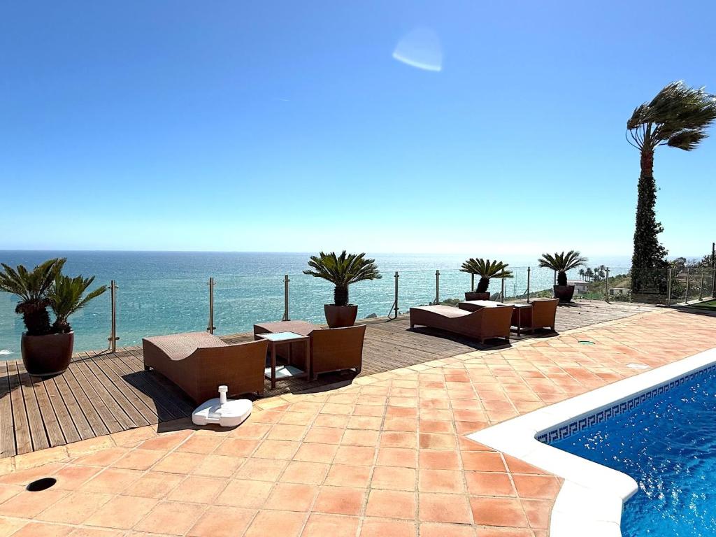 Private pool, sea views, near beach - 3