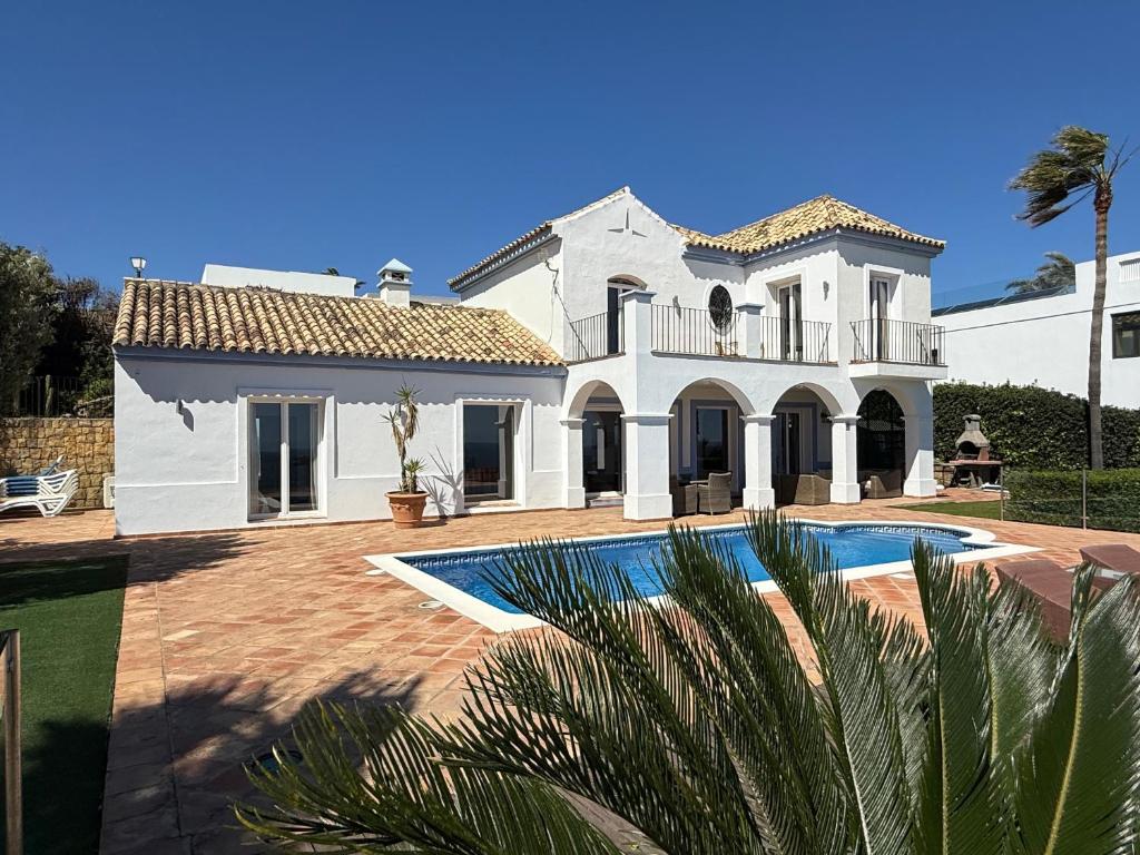 Private pool, sea views, near beach - 2