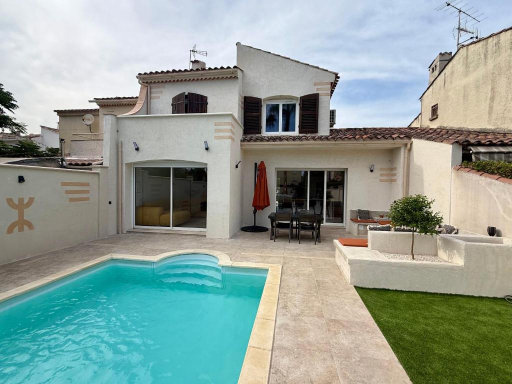 Magnifique villa moderne Piscine privée, À 900m de la mer, 8 couchages, 4 chambres, 2SDB, 2wc, Parking - 4