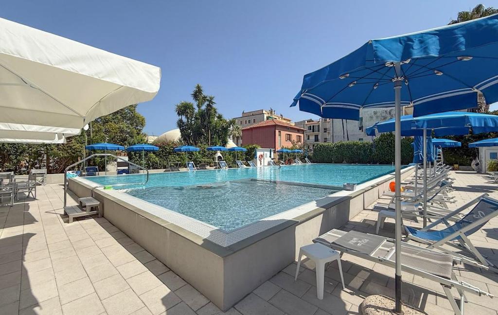 Perla Marina 2 with pool - 1