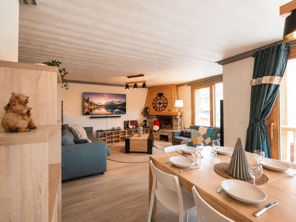 Appartement rénové chaleureux et moderne, 120m², 10-12 pers, accès direct aux pistes, stationnement inclus - 1