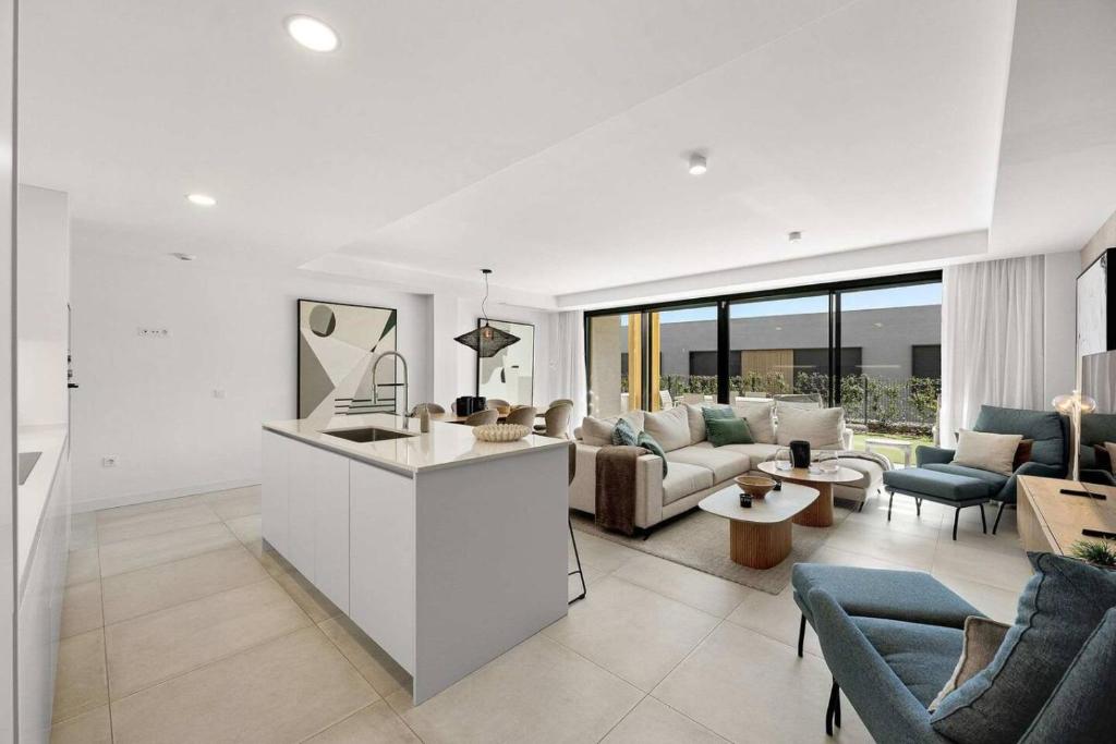Luxury Family Apartment with 4 Bedrooms Pool and Stunning Views - 1