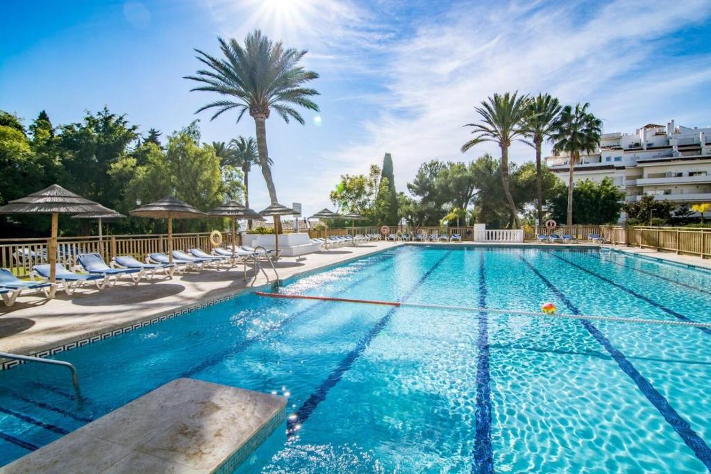 Luxury 1 bedroom apartment in urb, Royal Garden - 4