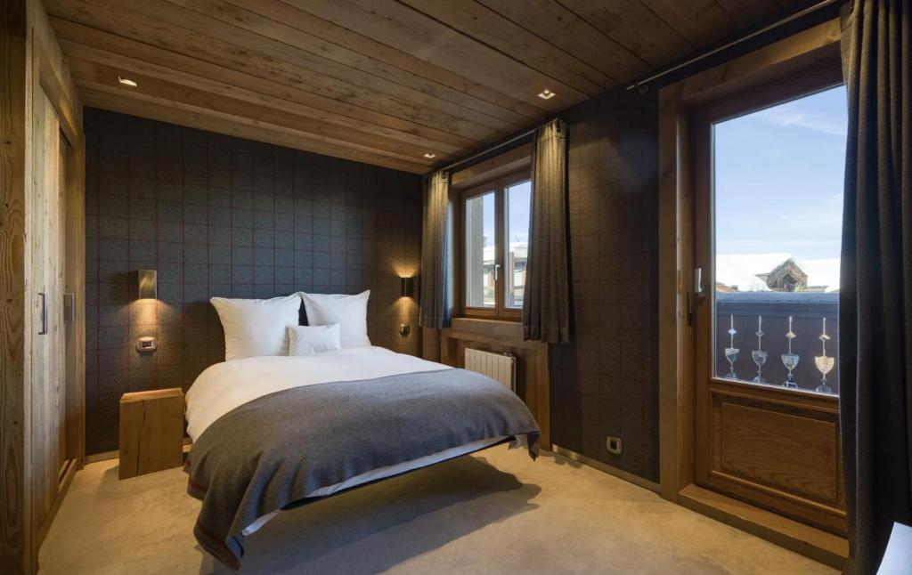 Generous Chalet In Courchevel - 1