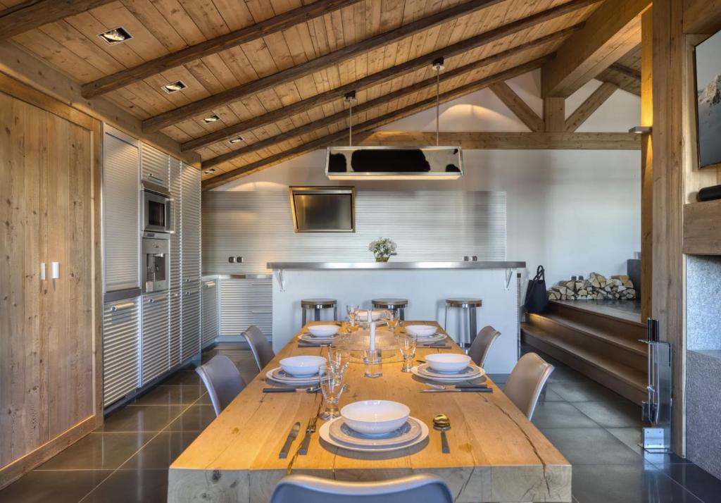 Generous Chalet In Courchevel - 2