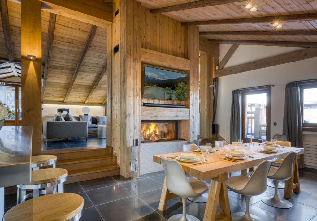 Generous Chalet In Courchevel - 4
