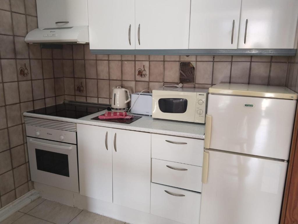 1 Bedroom Apartment with stunning sea view - 5
