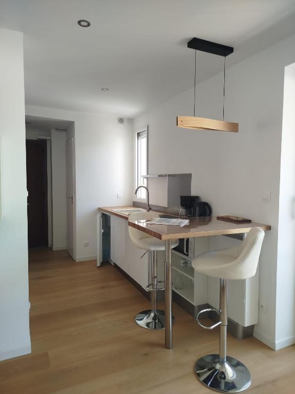 Grande Motte, Studio élégant, tout confort proche de la mer et du centre, lumineux avec balcon - 4