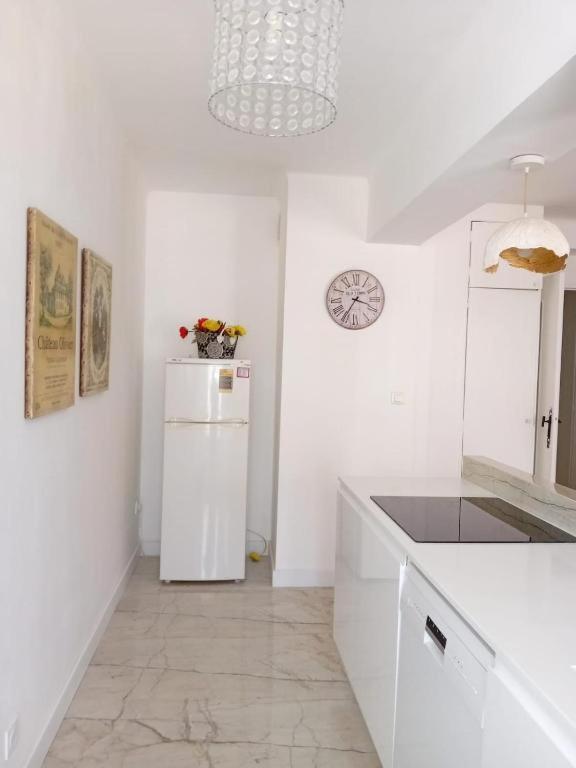 LUXURY APARTMENT between ANTIBS and CROISETTE - 3