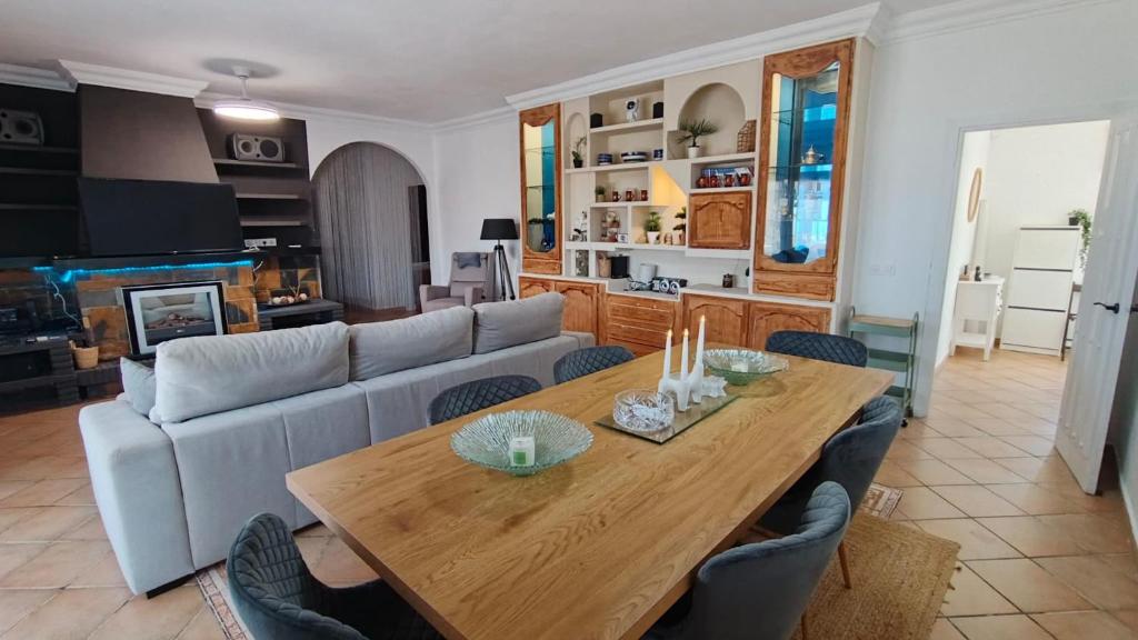 House - Sleeps 8 - Hot Tub - Beach Access - 4