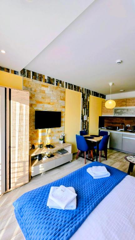 Golden Vista - 1
