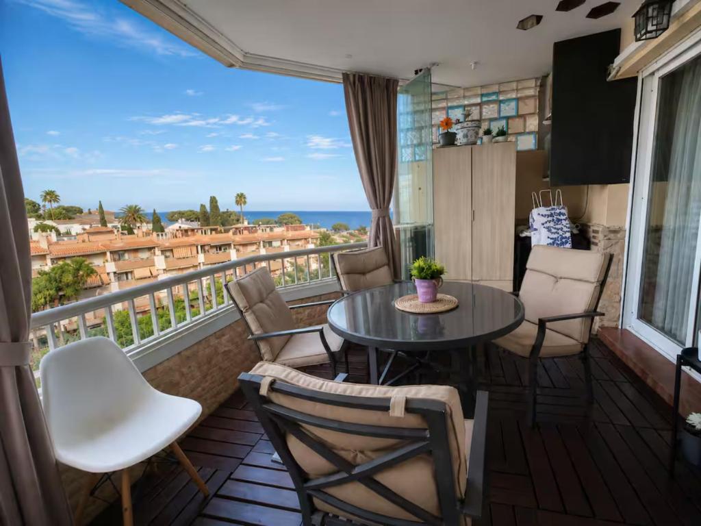 Ático duplex cerca de la playa, con piscina, jardines y parking - 1