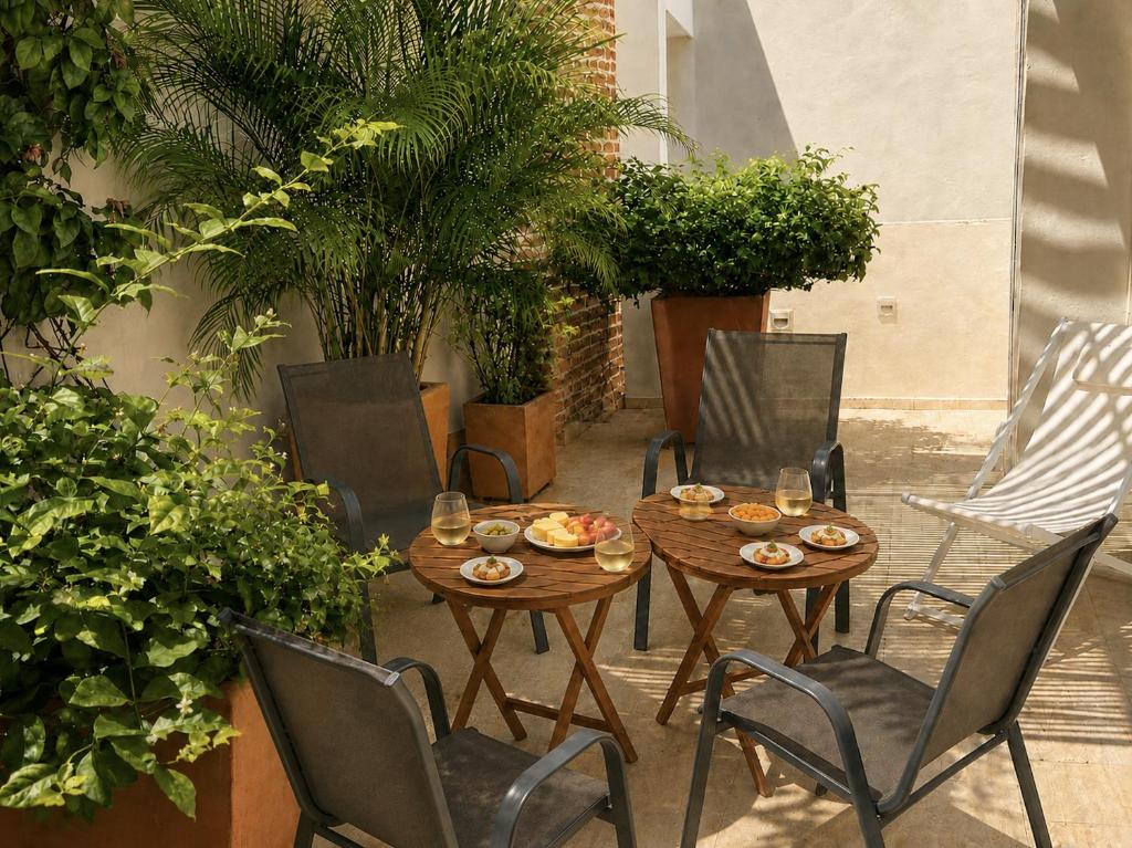 Luxury 2BR inside Old City, Private patio, AC, 2 Pools & parking - 2