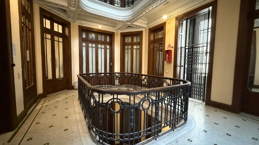 Spacious Palacio Vera Apt for 5 | Av de Mayo - 5