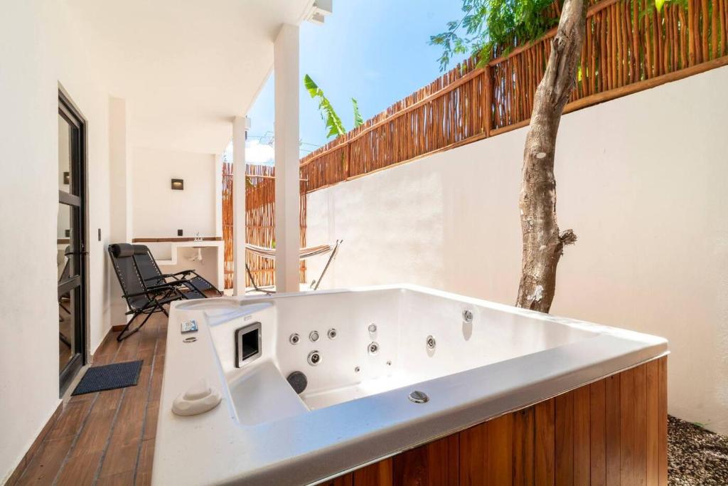 Luxury Stay with Private Jacuzzi by Otium - 3