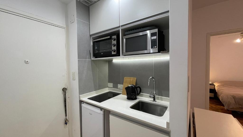 Cozy High-Floor Apt near Obelisk & Theaters - 4