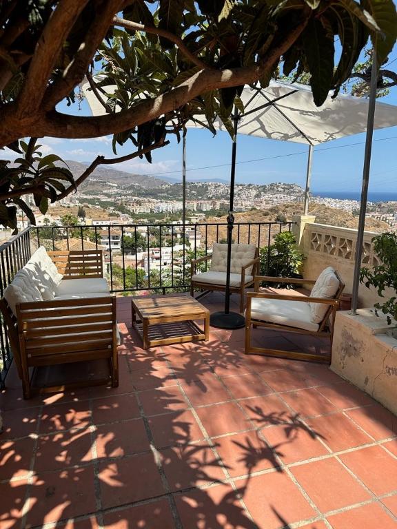 Luxury villa - short walk to beach and city - 2