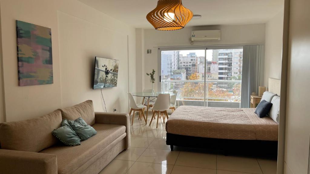 Charming Apt with Balcony on Corrientes Ave - 1