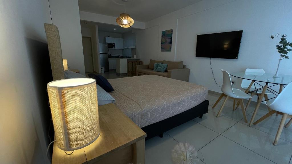 Charming Apt with Balcony on Corrientes Ave - 4