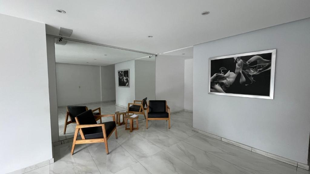 Charming Apt with Balcony on Corrientes Ave - 5