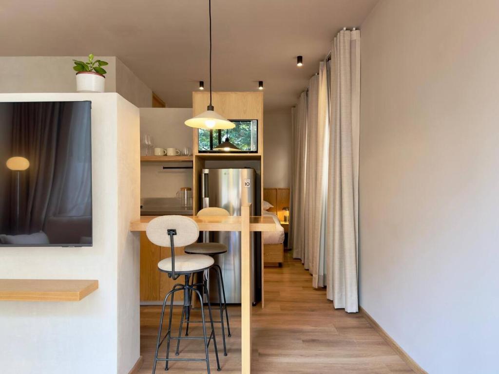 NEW Cozy designer studio in authentic Roma Norte - 3