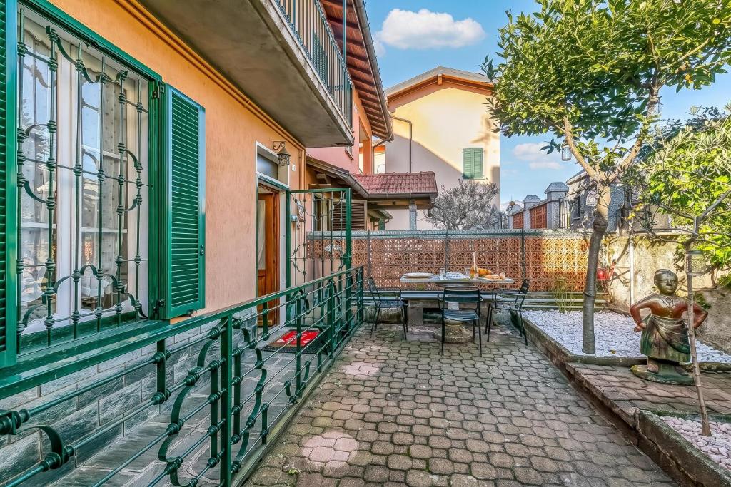 Butterfly Apartment: Lake Maggiore Luino Apartment with Balcony - Happy Rentals - 2
