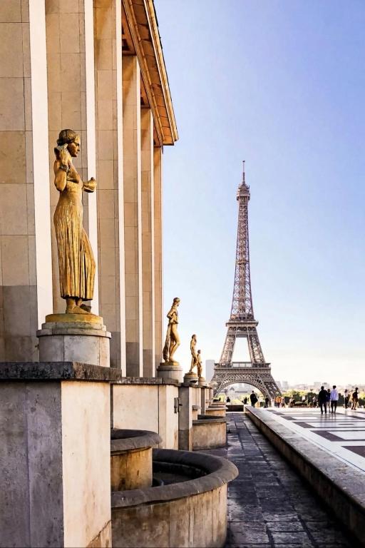Eiffel Tower - Elegant 2 BR - 1