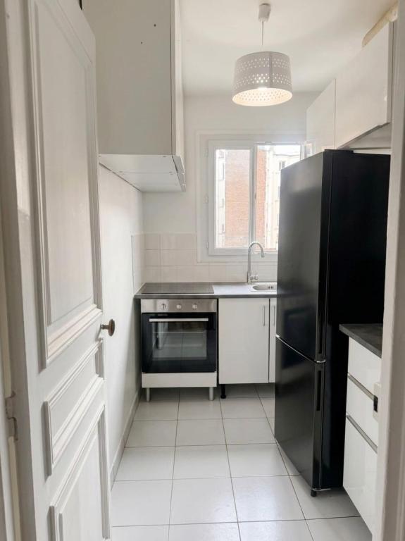 Eiffel Tower - Elegant 2 BR - 5