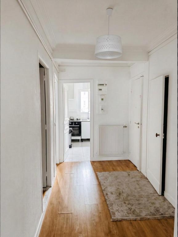 Eiffel Tower - Elegant 2 BR - 4
