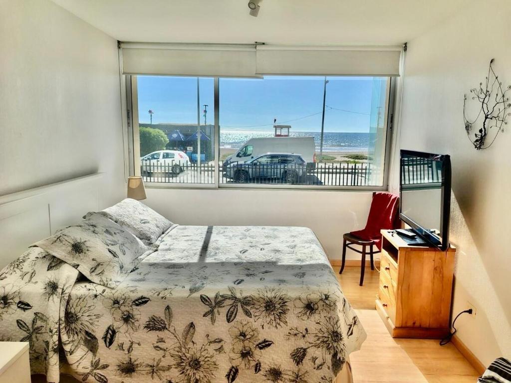 Maravilloso piso bajo primera linea Av del Mar - 4