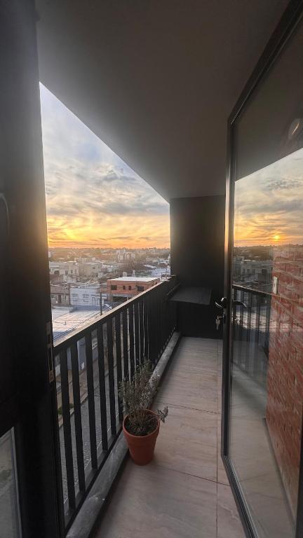 Modern apartment with balcony and sunset views - 3
