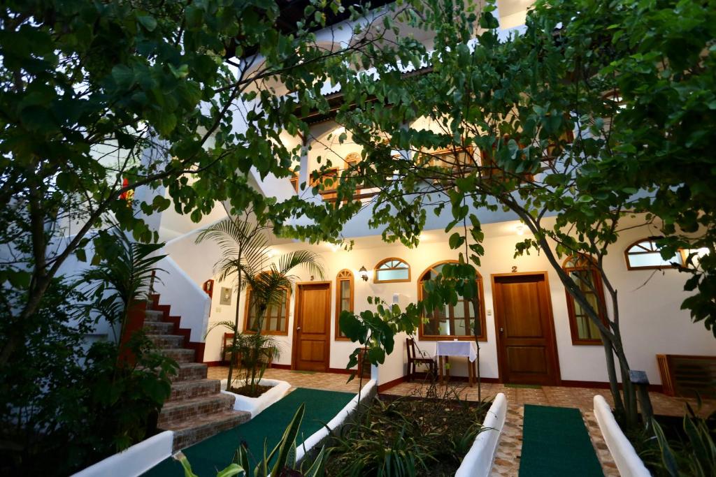 La Perla Hotel - 1