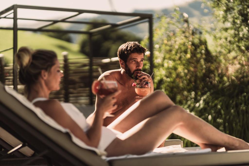 Wellness und Brunch Hotel MorgenZeit beheizter Naturteich Genuss Frühstück bis 13 Uhr Hochkönig Sommercard - 2