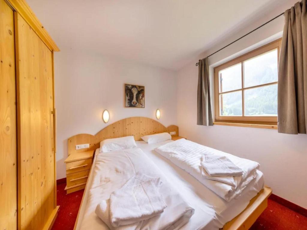 Pinzgau Ski Chalet Retreat with Balcony - 3