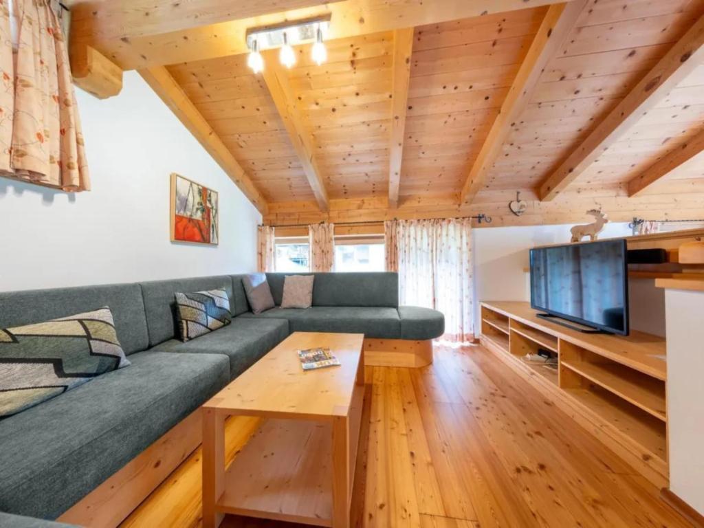 Pinzgau Ski Chalet Retreat with Balcony - 2
