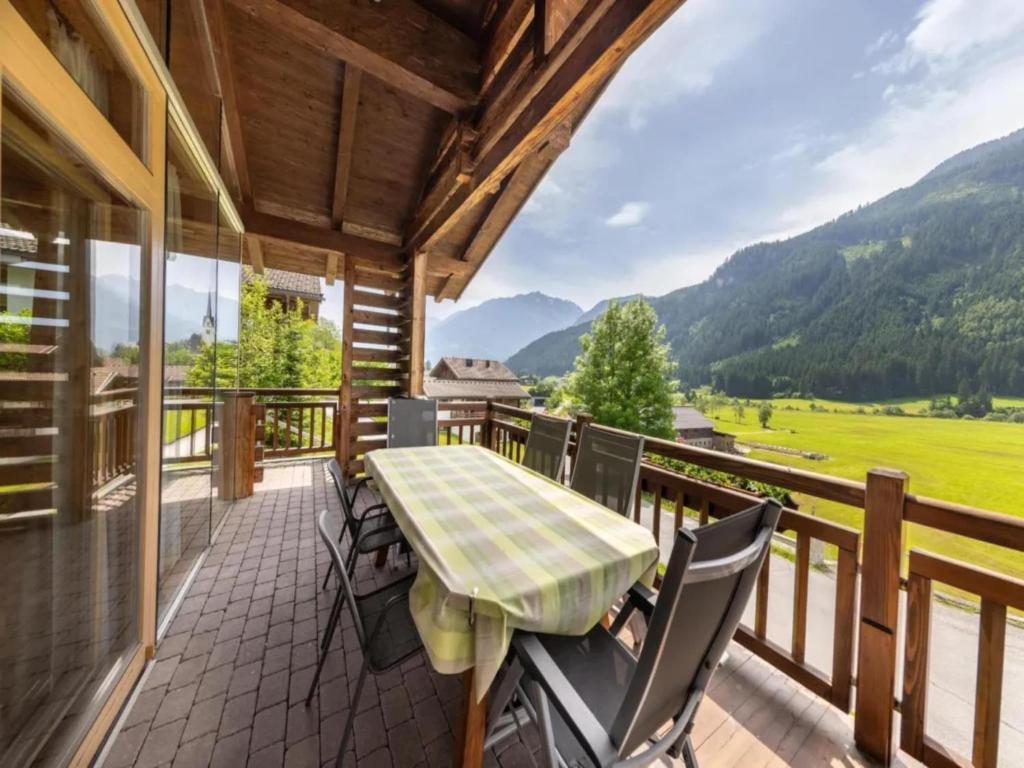 Pinzgau Ski Chalet Retreat with Balcony - 5