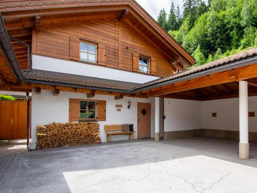 Elegant Alpine Chalet for 10 Guests - 5