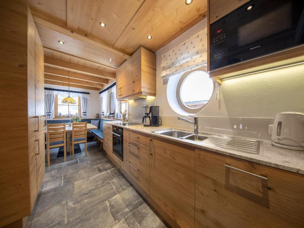 Sunlit Alpine Chalet Stay - 4