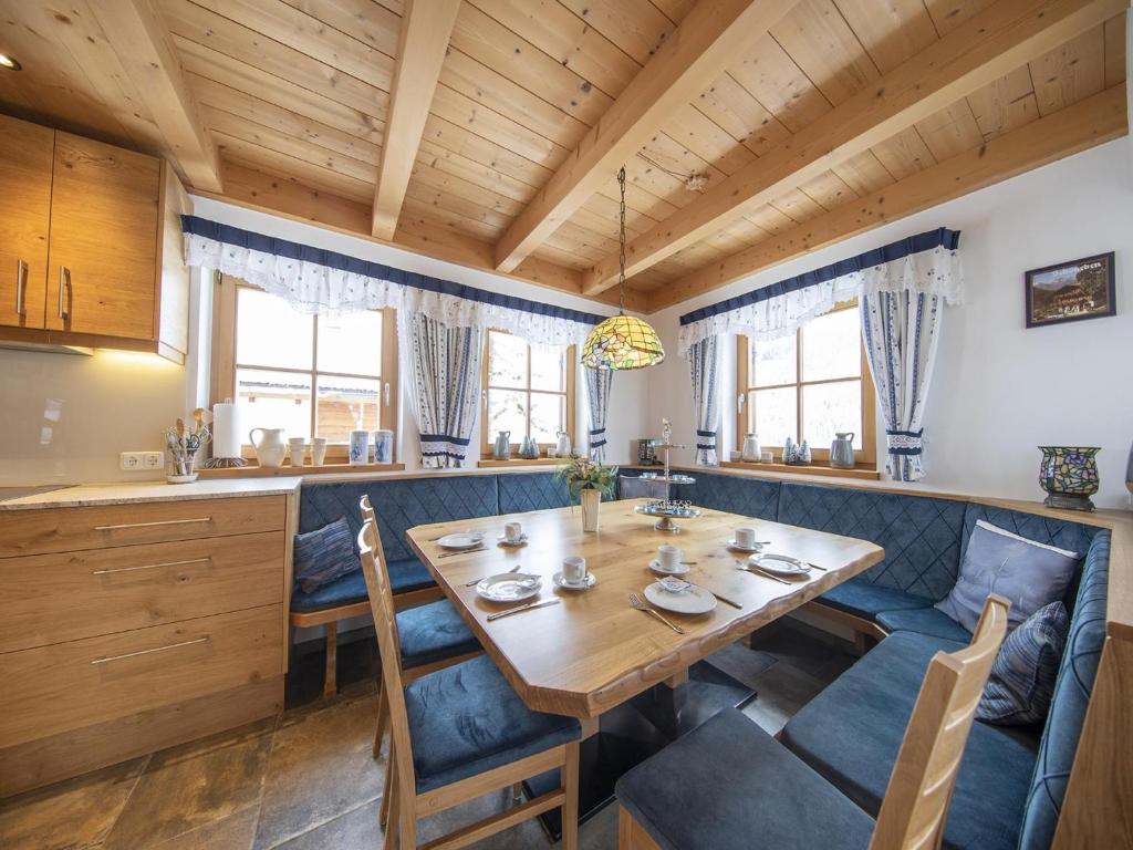 Sunlit Alpine Chalet Stay - 5