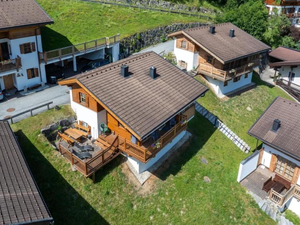 Quiet Alpine Cottage for 9 with Suana - 5